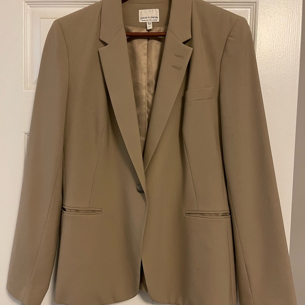 Classic Judith & Charles camel blazer single button
